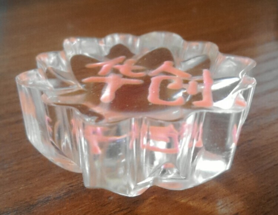 水晶滴膠固化后表面發(fā)白是什么原因？該如何解決發(fā)白問題？