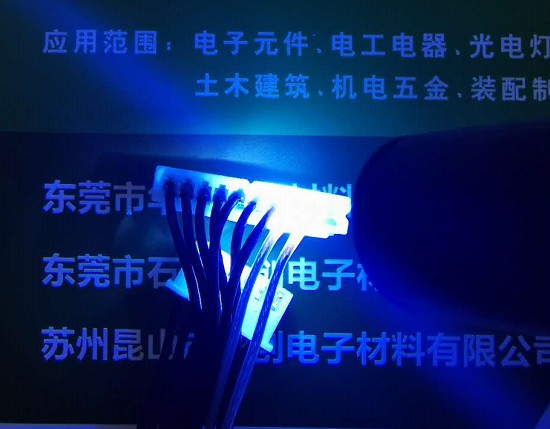 輕薄靈巧：UV膠在電子設備裝配中的應用